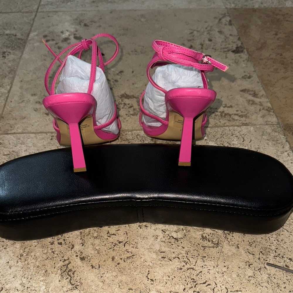 Guess Strappy Pink Sandals nwot - Picture 2 of 3